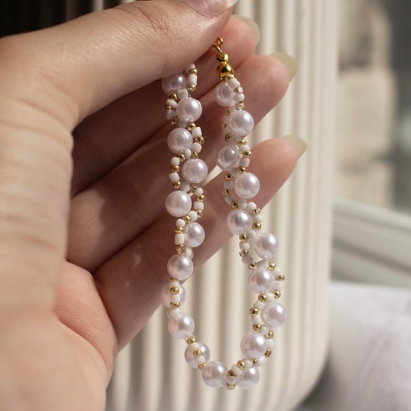 CUSTOM Dainty Pearl Handmade Bracelet, Perfect Matching Bridesmaid Bracelet - Picture 4 of 5